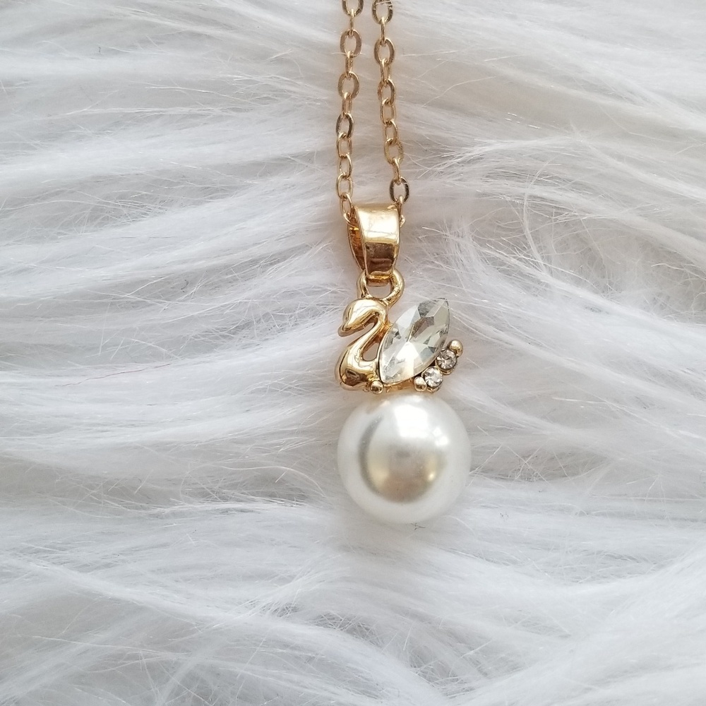 Gold swan pearl neckalace - Picture 2 of 3